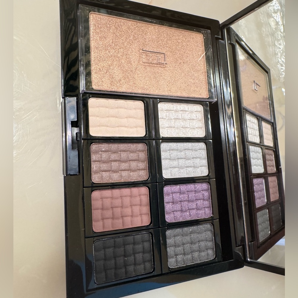 Doucce Freematic Eyeshadow Pro Palette in Smoky Eye Finish